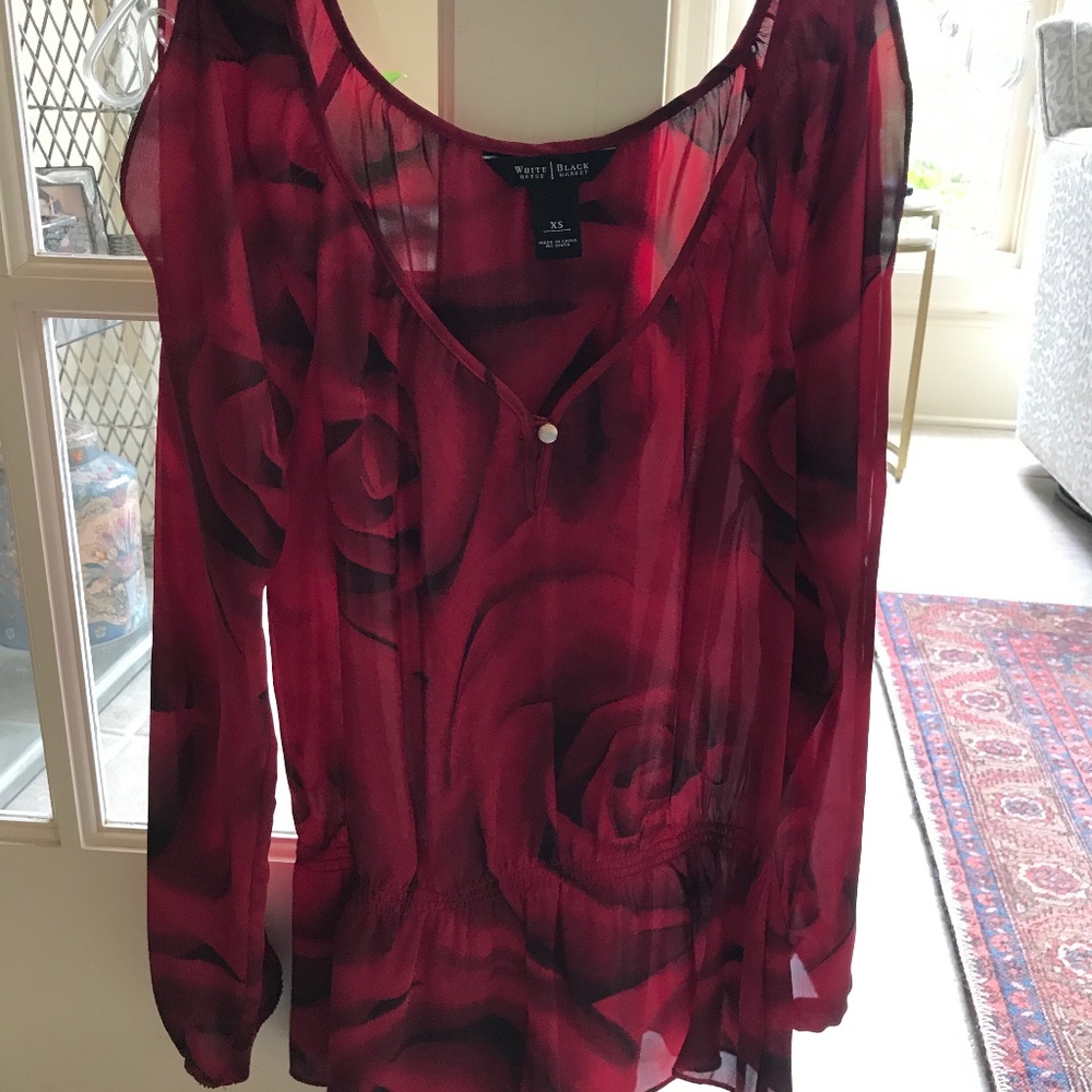 White Black XS Roses Fashionable Top